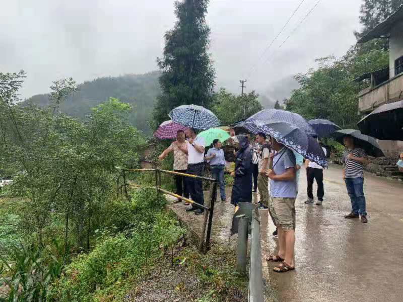 四川各地持续强降雨 转移群众4万余人