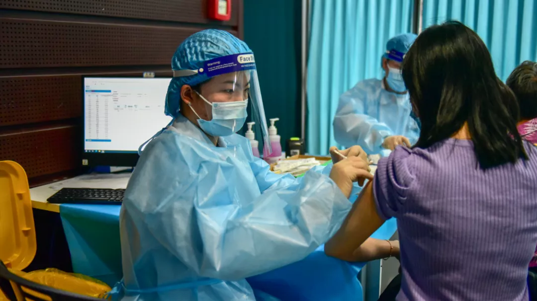 提供首针和第二针接种 双流国际机场设立新冠疫苗临时接种点